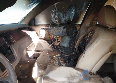 2004 Lincoln Town Car Signature z USA, uszkodzony, nr VIN 1LNHM81W24Y665588